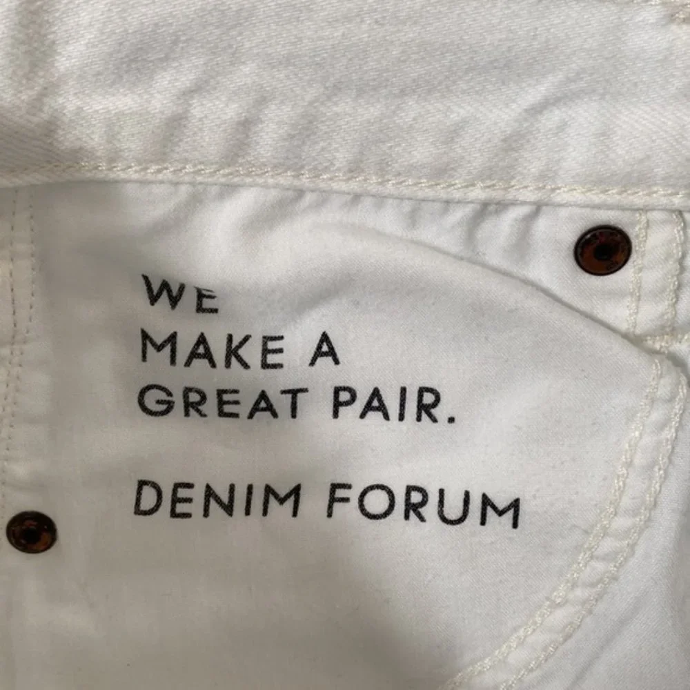 ❗️SOLD❗️Aritzia Denim Forum White Ex Boyfriend Shorts Size 25 - Picture 11 of 13